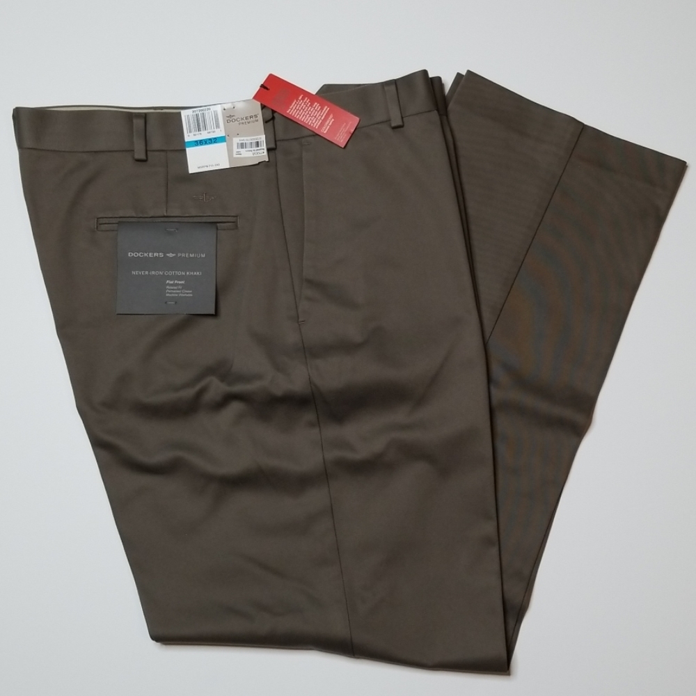 NWT Dockers 36x32 Never Iron